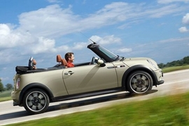 Mini Cabrio Sidewalk