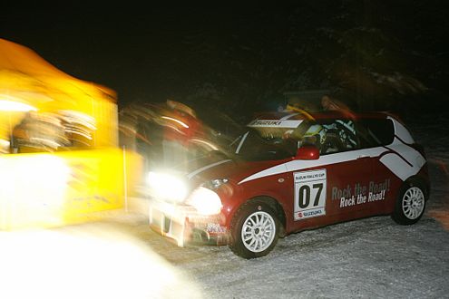 Höllentrip: Rallye-Profi Nicki Schelle zeigt, was mit dem Swift geht.