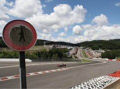 Die Senke Eau Rouge ist die wohl berühmteste Kurve im Formel-1-Zirkus