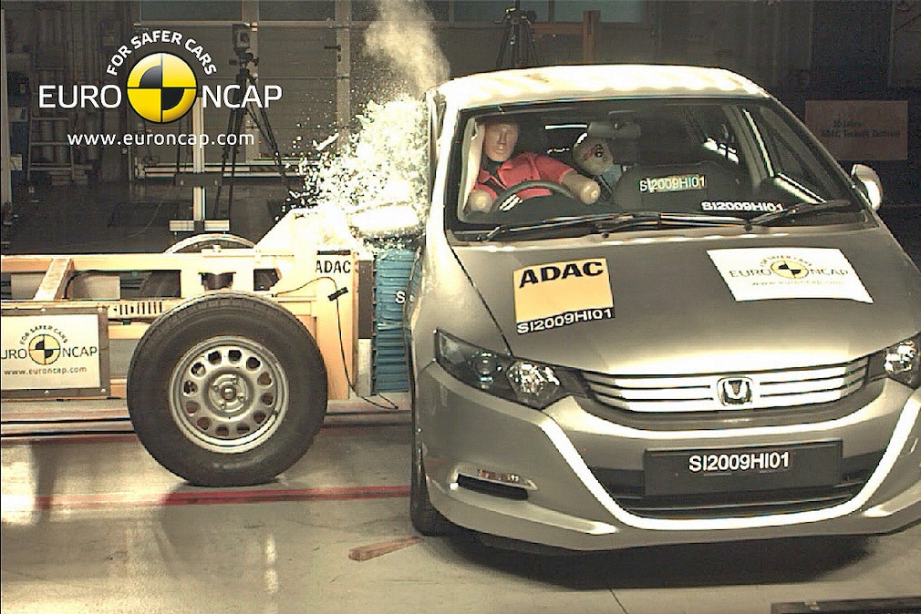 Honda Insight Hybrid im EuroNCAP-Crashtest August 2009