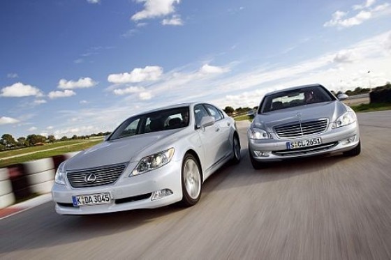 Lexus LS 460 gegen Mercedes S 500