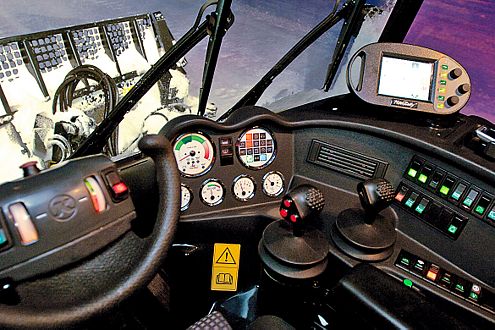 Echte Exotik: Halb-Lenkrad und kryptische Leuchten am Cockpit.