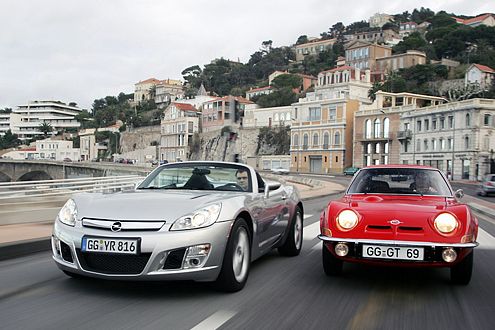 Lecker, Freunde, lecker! Beide Opel GT sind echte Spaßmaschinen.
