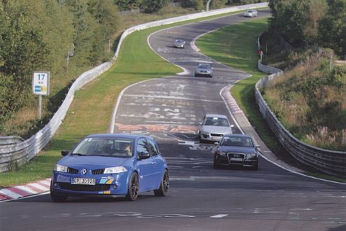 Die Nordschleife des Nürburgrings ist häufig Schauplatz von Duellen.