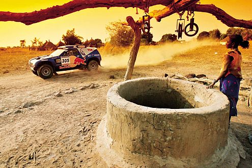 Welten prallen bei der Rallye Paris-Dakar aufeinander.