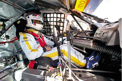 Tourenwagen-Pilot Yvan Muller hoch konzentriert vor dem Start.