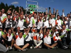Giancarlo Fisichella und die Force India-Mannschaft jubeln über den zweiten Platz