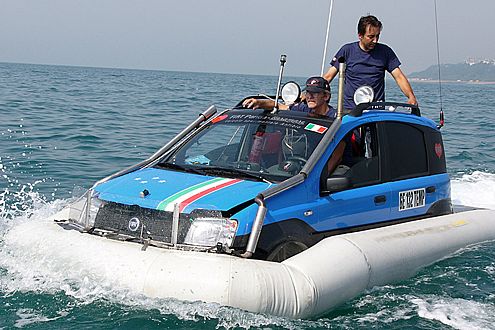 Abkühlung im Sommer 2006: mit dem Panda durch den Ärmelkanal.