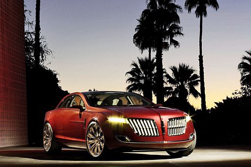 Coupé mit vier Türen: der Lincoln MKR Concept mit Ethanol-Antrieb.