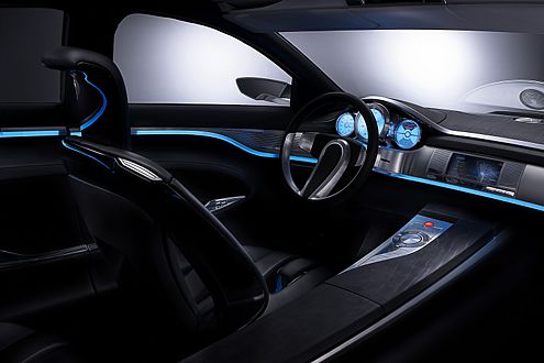 Futuristischer Innenraum: Im C-XF herrscht gedämpftes blaues Licht.