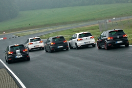 Fünf getunte VW Golf GTI