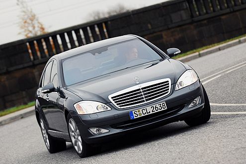 Verzichtet aufs PS-Wettrüsten mit der Konkurrenz: Mercedes S 420 CDI.