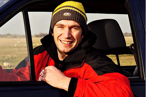 AUTO BILD-Redakteur Bernd Volkens freut sich über sein wohlig-warmes Auto.