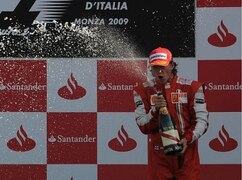 Auch in Monza durfte sich Kimi Räikkönen einen Schluck aus der Pulle genehmigen