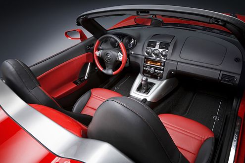 ESP und TC voll unter Kontrolle: Ein Knopf in der Mittelkonsole regelt den Fahrspaß stufenweise.