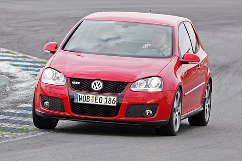 Super elastisch: Die 50 PS weniger merkt man dem GTI kaum an.