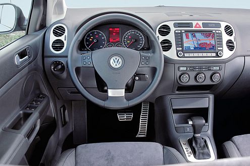 Edle Optik ohne Aufpreis: Das Cockpit bietet viel glänzenden Alu-Look.
