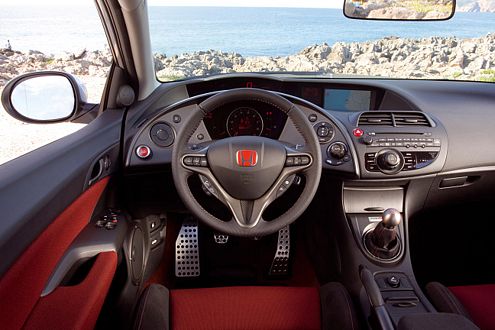 Dynamisches Cockpit und Platzverhältnisse wie im Fünftürer.