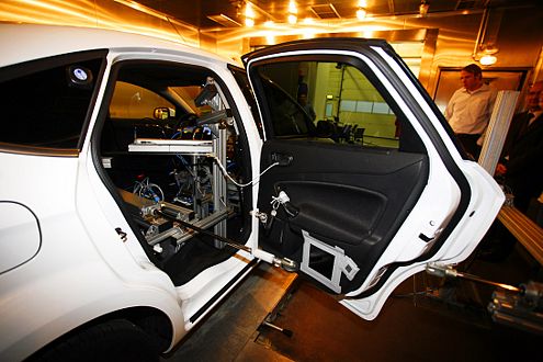 Türenfolter in 84.000 Zyklen  Wutanfall inbegriffen.