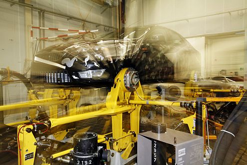 Streckbank für Autos: Hier leidet der Mondeo unvorstellbare Qualen.