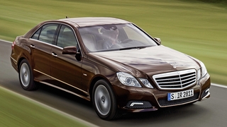 Mercedes E-Klasse in braun