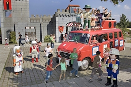 Das feuerrote Spielmobil Opel Blitz