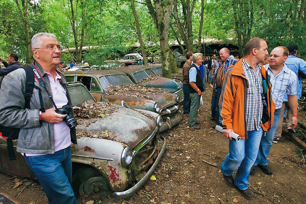 Versteigerung von Autofriedhof