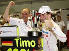 Timo Glock nach Platz zwei in Singapur mit Teampräsident John Howett