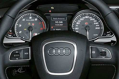 Tacho bis 300: sportlich getrimmtes Cockpit im Topmodell S5.