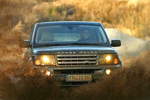 Der Range Rover geht gut durchs Gelände.