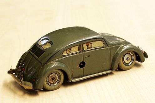 VW Käfer von Fritz Hörnlein, zum Aufziehen, über 50 Jahre alt, je nach Zustand von 800 bis 1000 Euro.