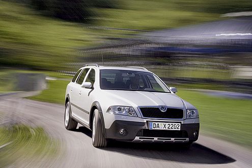 Skoda auf SUV-Trip: Octavia Scout mit höhergelegtem Fahrwerk.