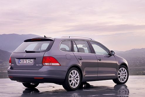 Gewöhnungsbedürftig: Am Heck hat VW mal was ganz Neues ausprobiert.