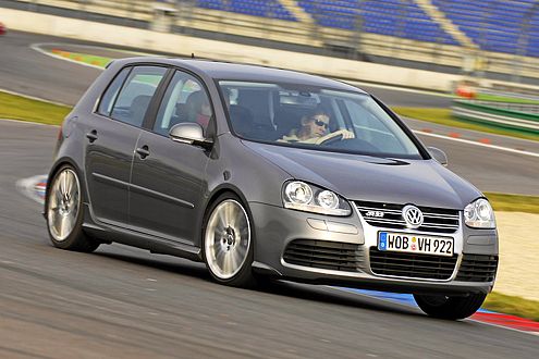 Luxus-Golf mit Dampfmacher im Bug: der R32.