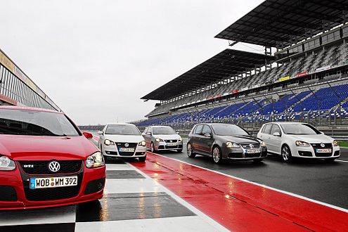 Wer beerbt den Ur-GTI? Fünf sportliche VW  suchen die Antwort.