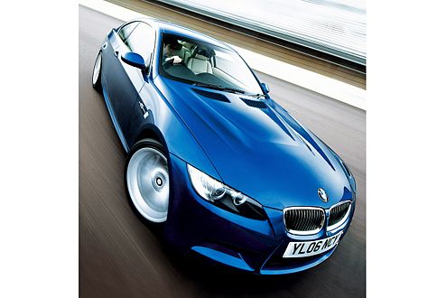 Der neue Vierliter-V8 sitzt unter einer leicht gewölbten Motorhaube.