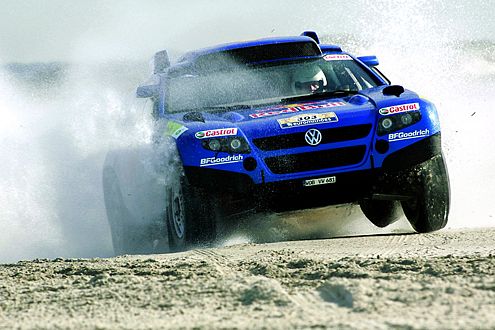 Der Touareg nimmt die Kanten, als gäbe es sie gar nicht.