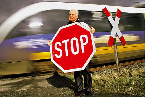 Werner Kuhlmann kämpft für mehr Sicherheit an Bahnübergängen.