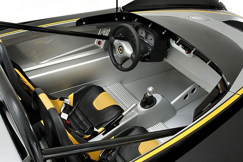 Für Sicherheit sorgen Überrollbügel und breite Hosenträgergurte.