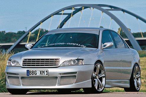 Bissig und kantig wirkt die Front am Modell B5. Passend zur Motorisierung.