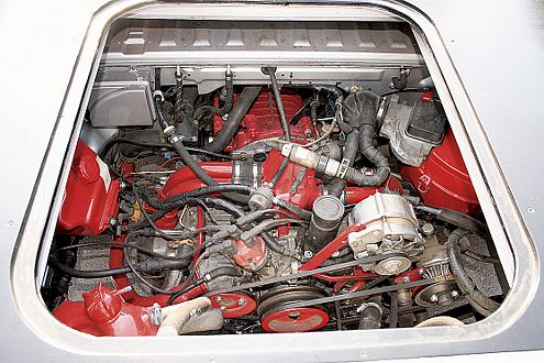 2,1-Liter-Boxermotor mit ca. 120 PS. Ein Besuch auf einem Prüfstand würde Hell ins Dunkel bringen.