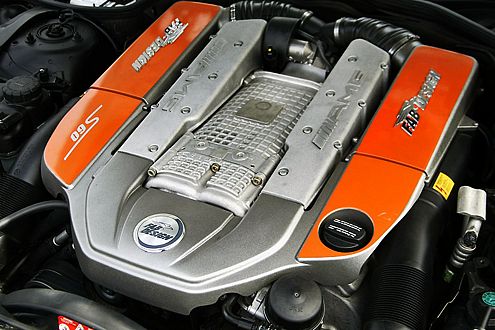 Der Motor leistet 640 PS und jubelt satte 1150 Nm auf den Kurbeltrieb.