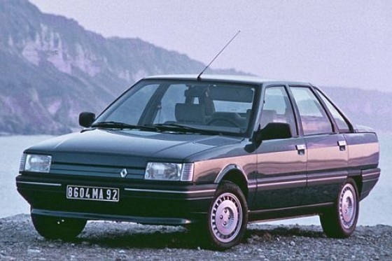 Renault R21 in die Werkstatt
