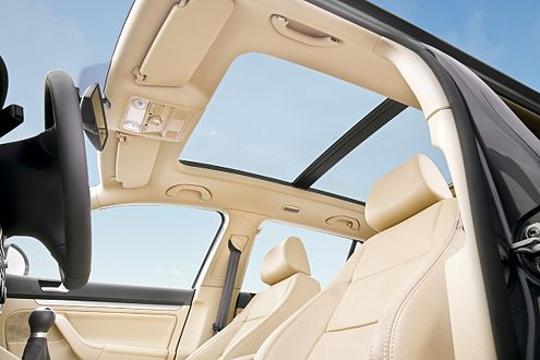 Licht und Luft durchs Dach: frisches Extra im neuen Golf Variant.