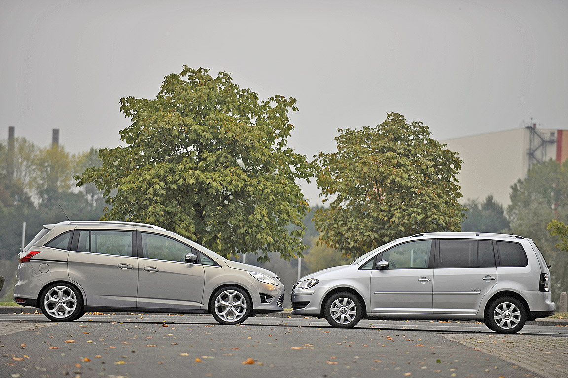 Erster Vergleich Ford Grand CMax gegen VW Touran