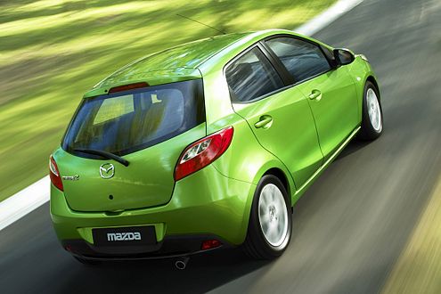 Kräftige Rundungen, schräge Heckleuchten: der neue Mazda2.