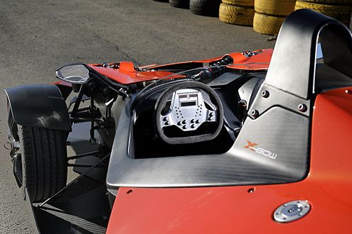 Sämtliche Instrumente pflanzten die Designer in die Lenkradnabe.