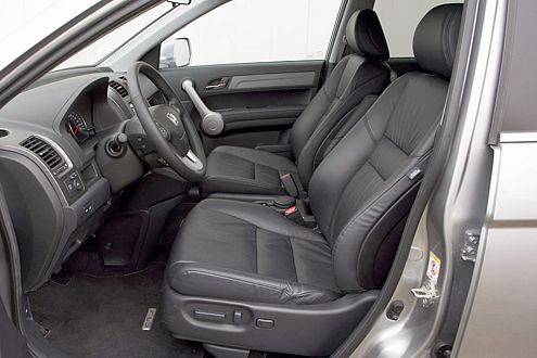 Passagiere im CR-V genießen vorne und hinten fürstliche Platzverhältnisse.