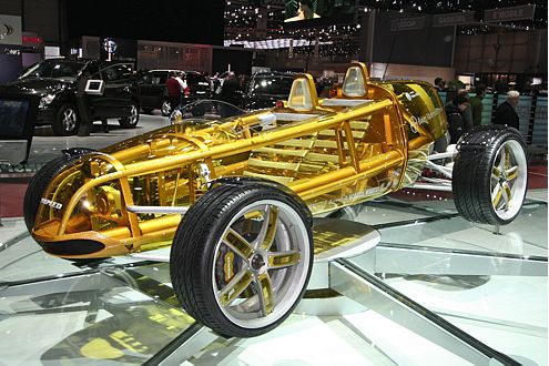 Plexiglas-Zigarre: Der Rinspeed eXasis ist ein transparenter Öko-Flitzer.