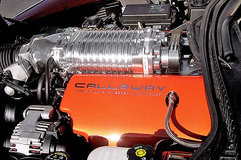Der Kompressor treibt die Leistung des 6,0-l-V8 auf 616 PS.